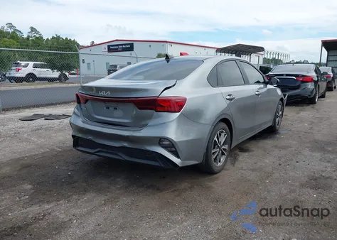 2022 Kia Forte Lxs z USA, uszkodzony, nr VIN 3KPF24AD4NE472231